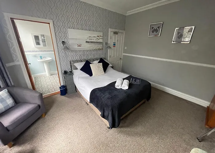 Monico בית הארחה סקארבורו